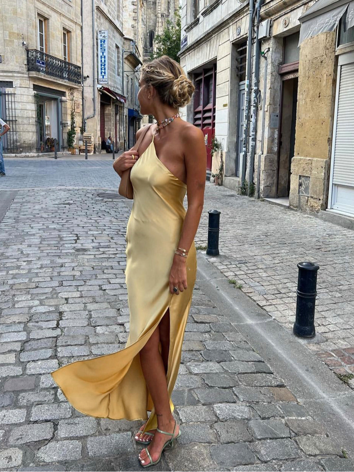Chique Satijnen Maxi Jurk Met Open Rug