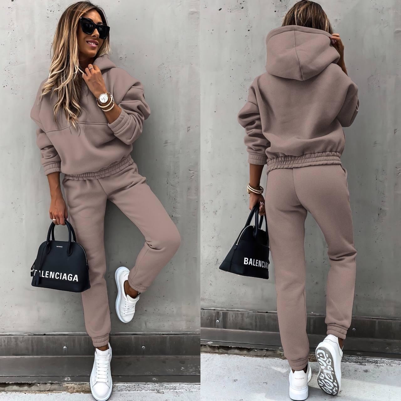 Bequemes-Jogging-Set-1.jpg