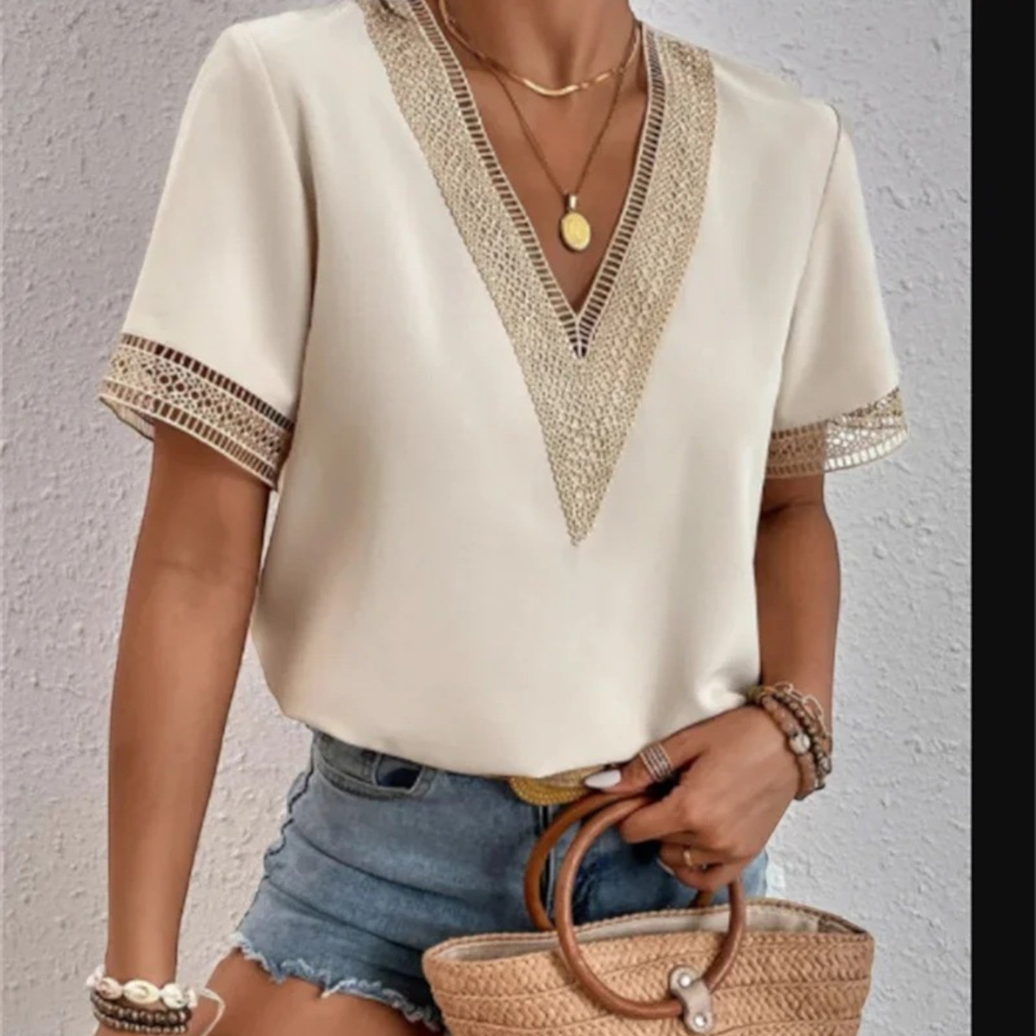 Dames-Blouse-V-Hals-Gesplitst-Kant-Elegant-Forensenshirt-Met-Korte-Mouwen-Dames-2023-Zomer-Britse-Stijl_1fc07e60-4e19-4961-a03a-537d6a160fd1-Photoroom.jpg