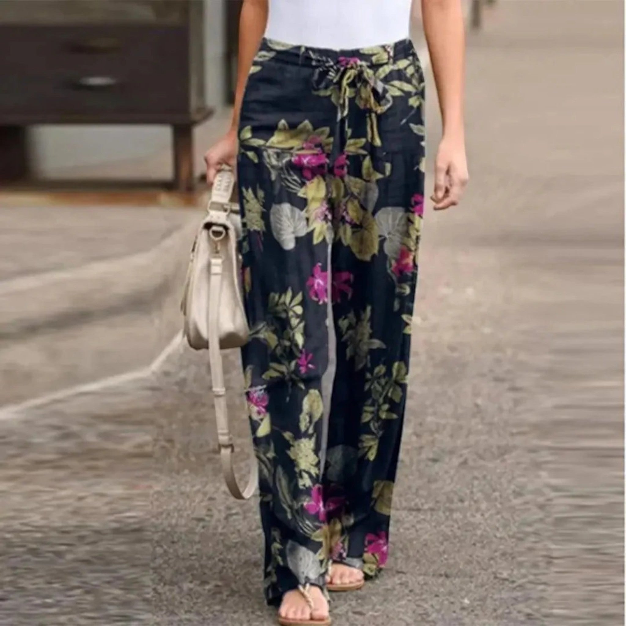 Tessa | Zomerbroek Met Bloemen | Wijde Pijpen
