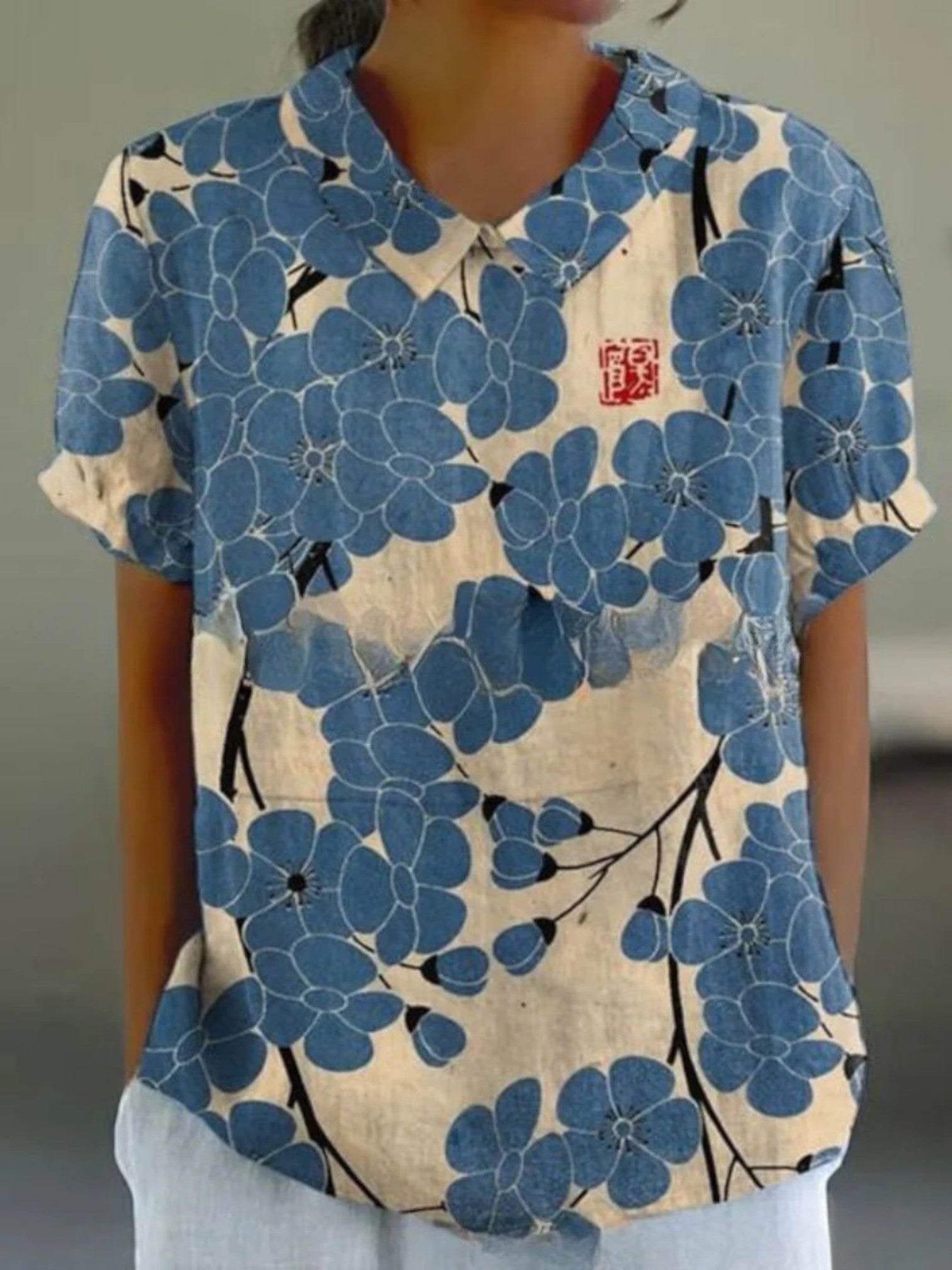 Ayla | Casual Blouse Met Bloemenborduursel | Korte Mouwen