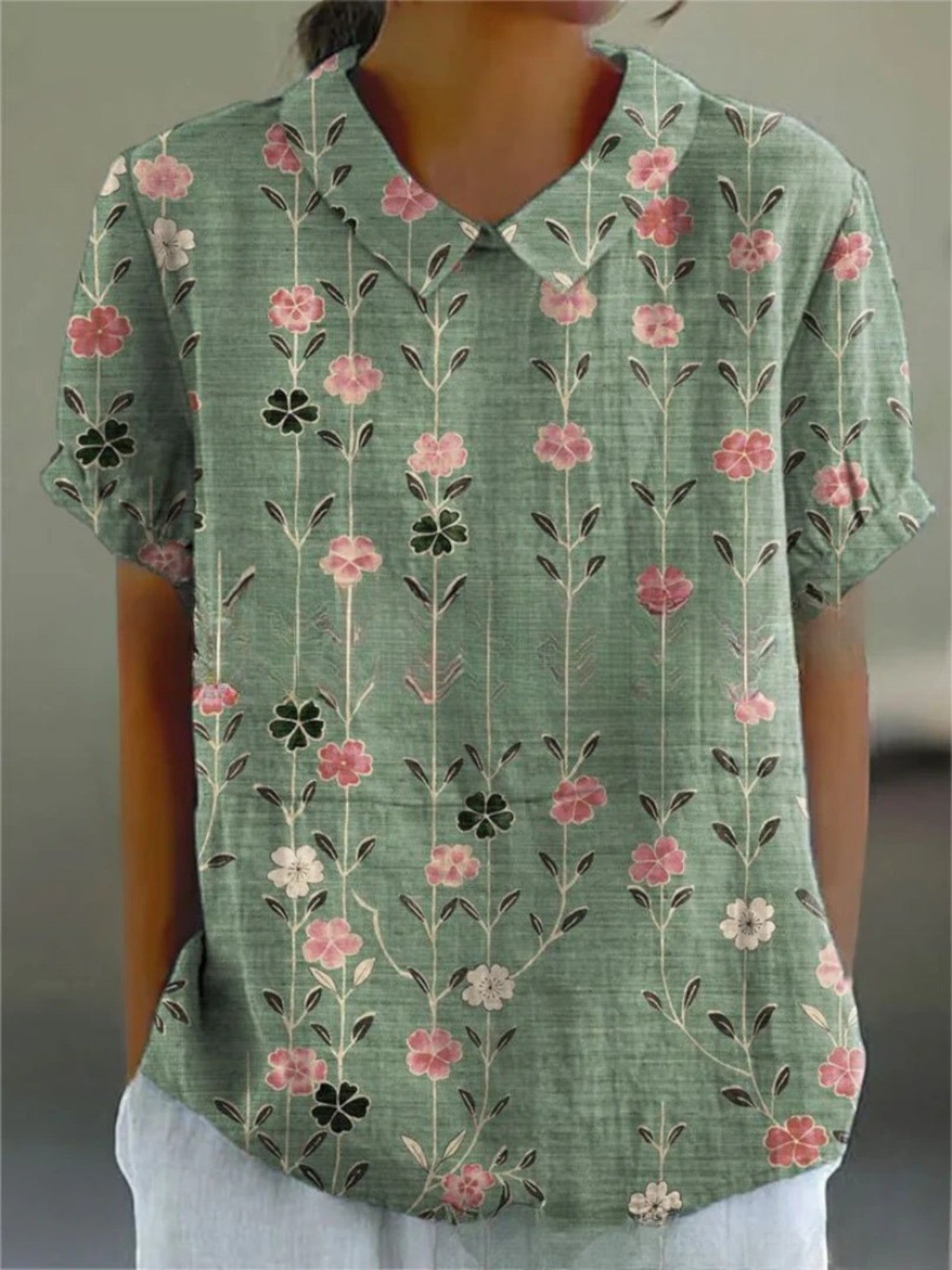 Ayla | Casual Blouse Met Bloemenborduursel | Korte Mouwen