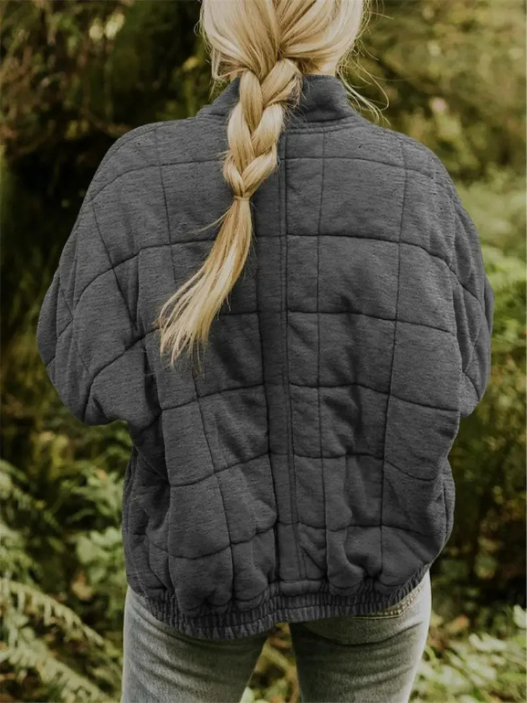 Helene-Ubergangsjacke-Ubergrosse-verdickte-Jacke-fur-Frauen-Leyna-Moda-2.png