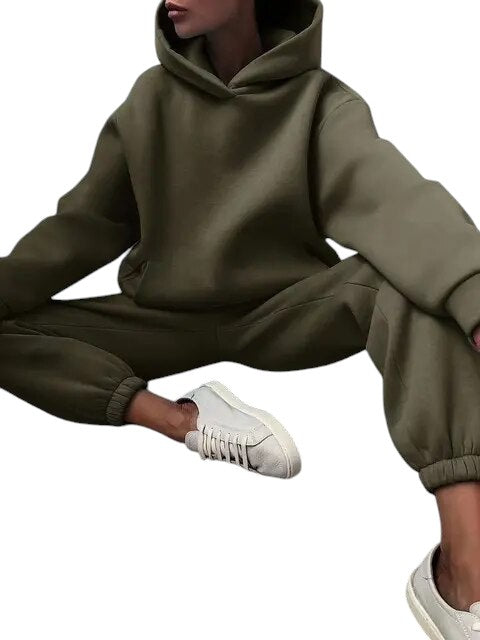 Jogginganzug-Ubergrosse-Kapuze-Zweiteiler-Damenbekleidung-Leyna-Moda-5-Photoroom.jpg