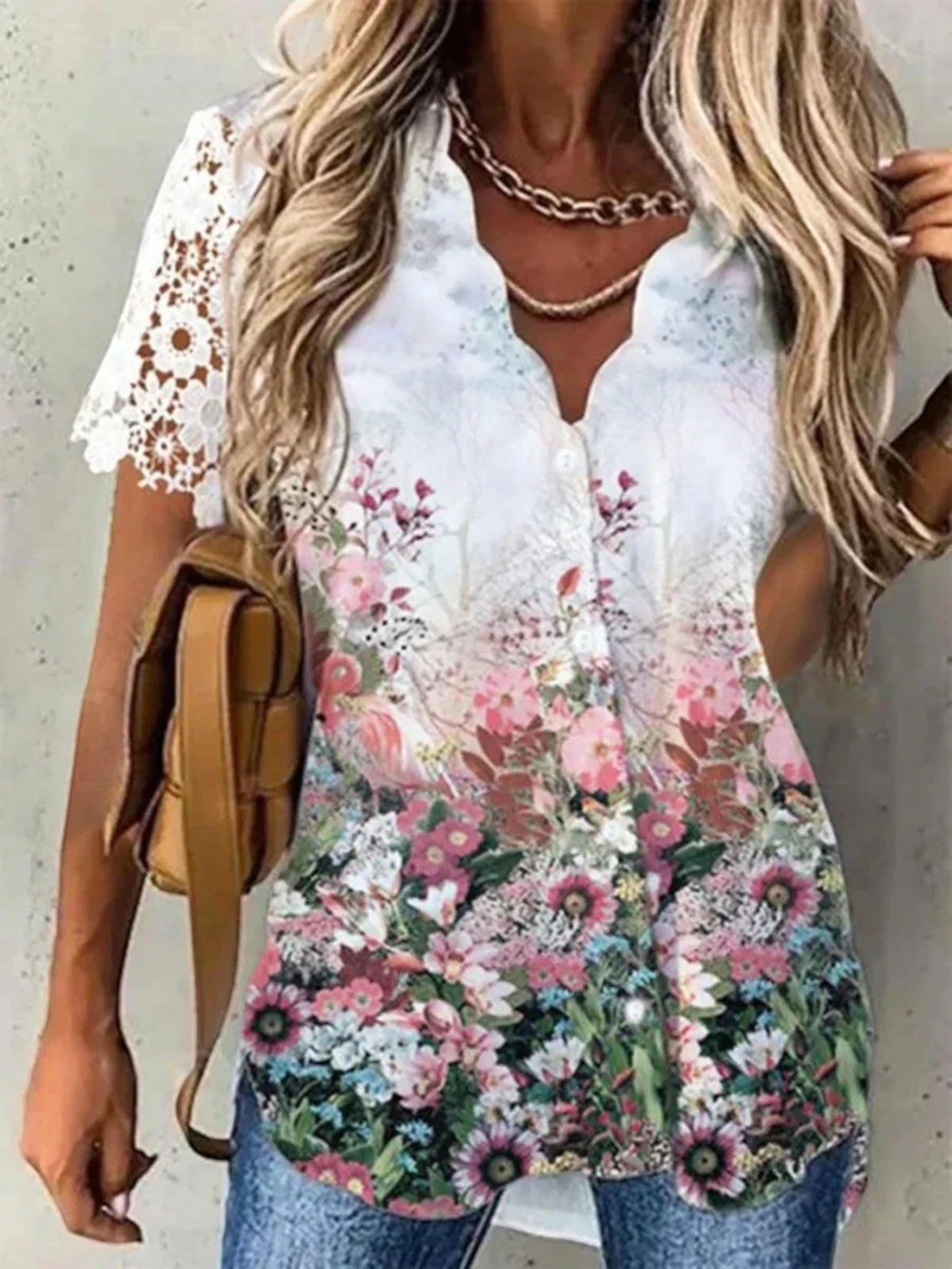 Zomerblouse Met Bloemenprint En V-hals | Korte Mouwen