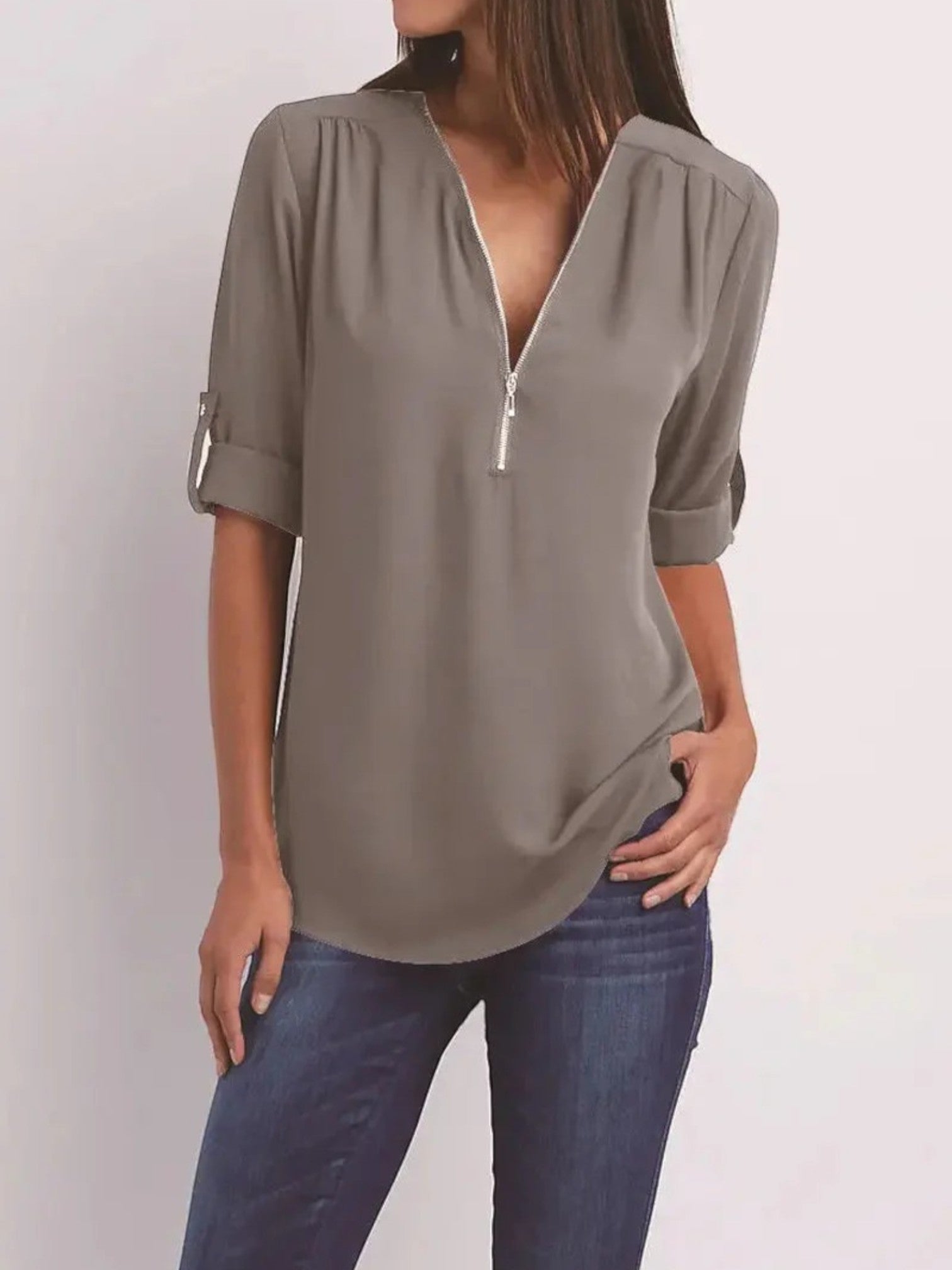 Emilia | Casual Zomerblouse Met V-hals | Halve Rits