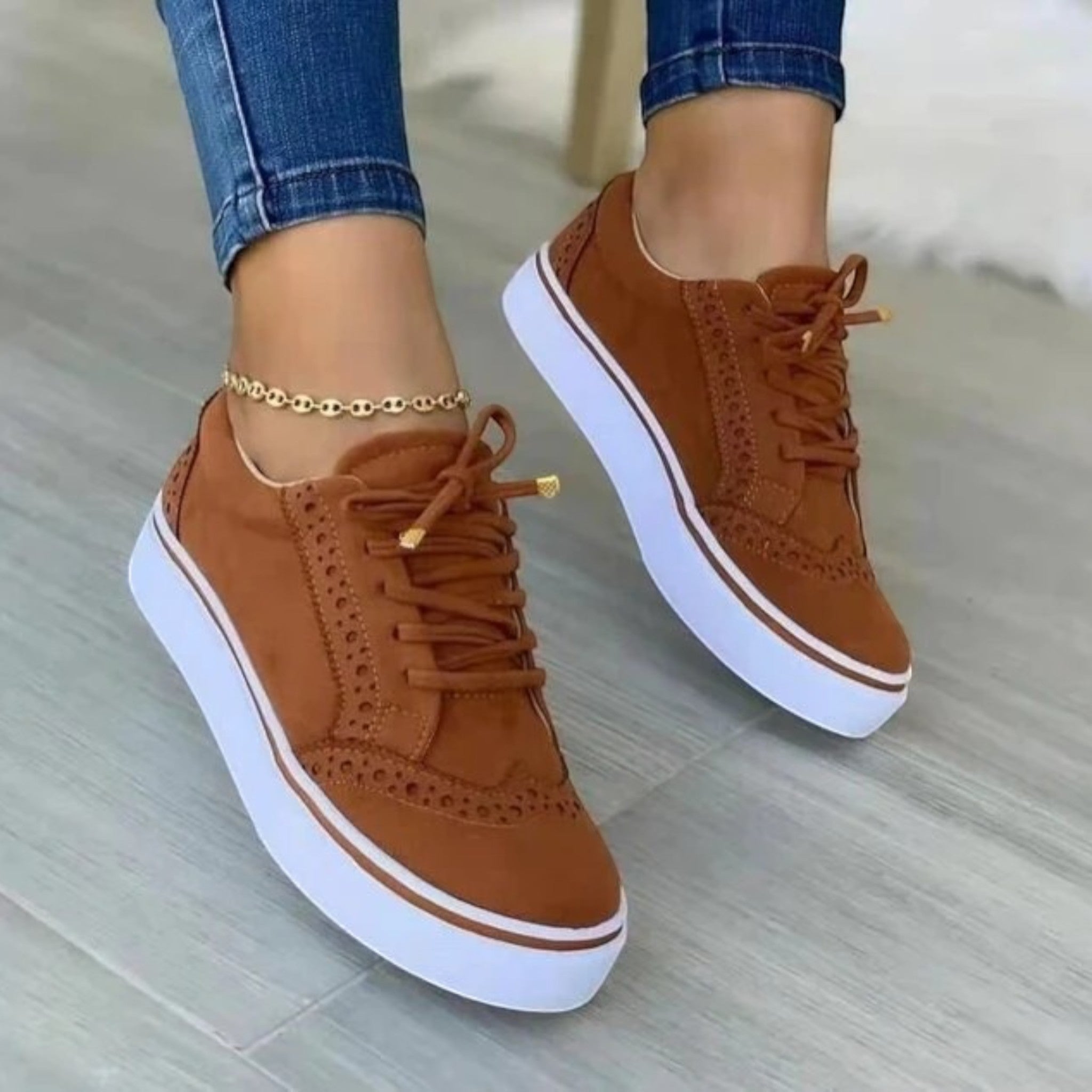 Stijlvolle Platte Sneakers Met Vetersluiting