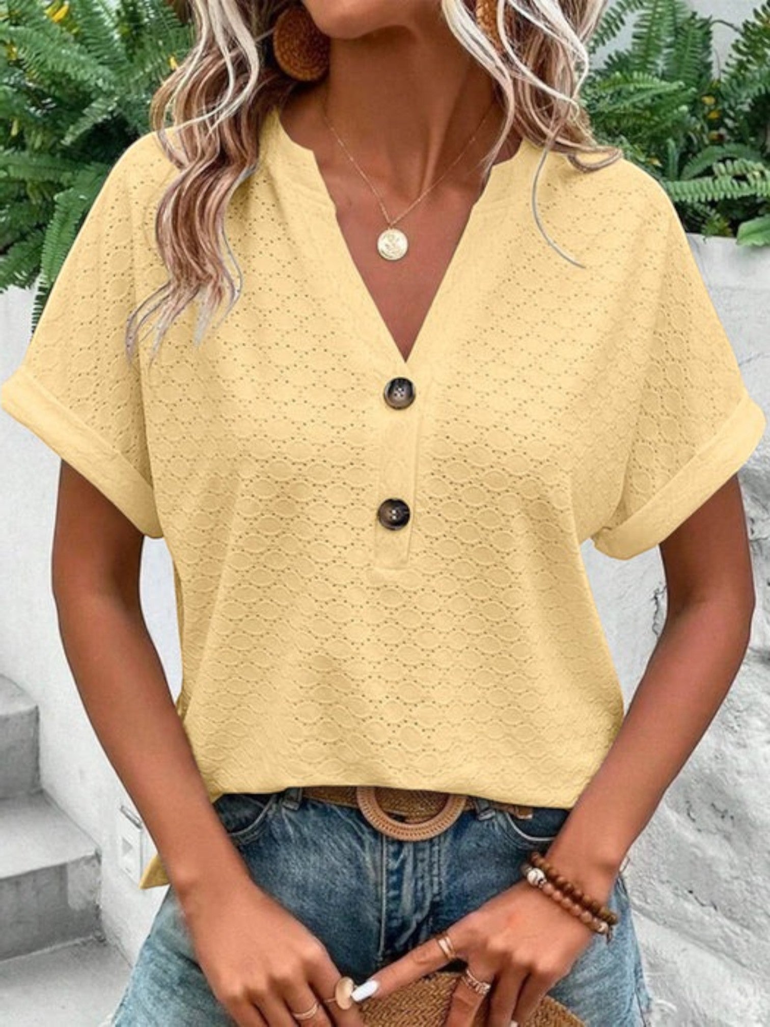 Amanda | Casual Blouse Met V-hals En Korte Mouwen