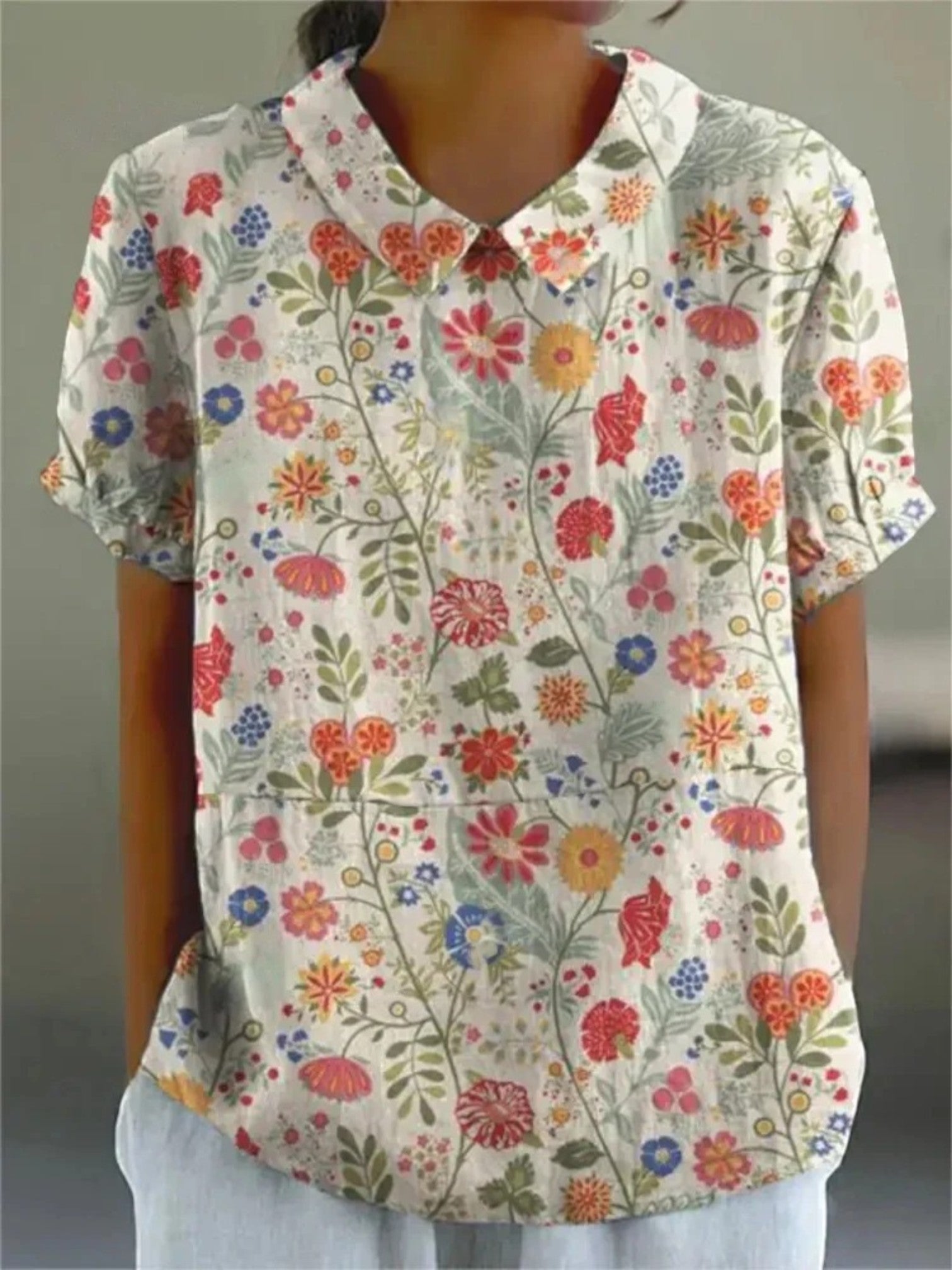 Ayla | Casual Blouse Met Bloemenborduursel | Korte Mouwen