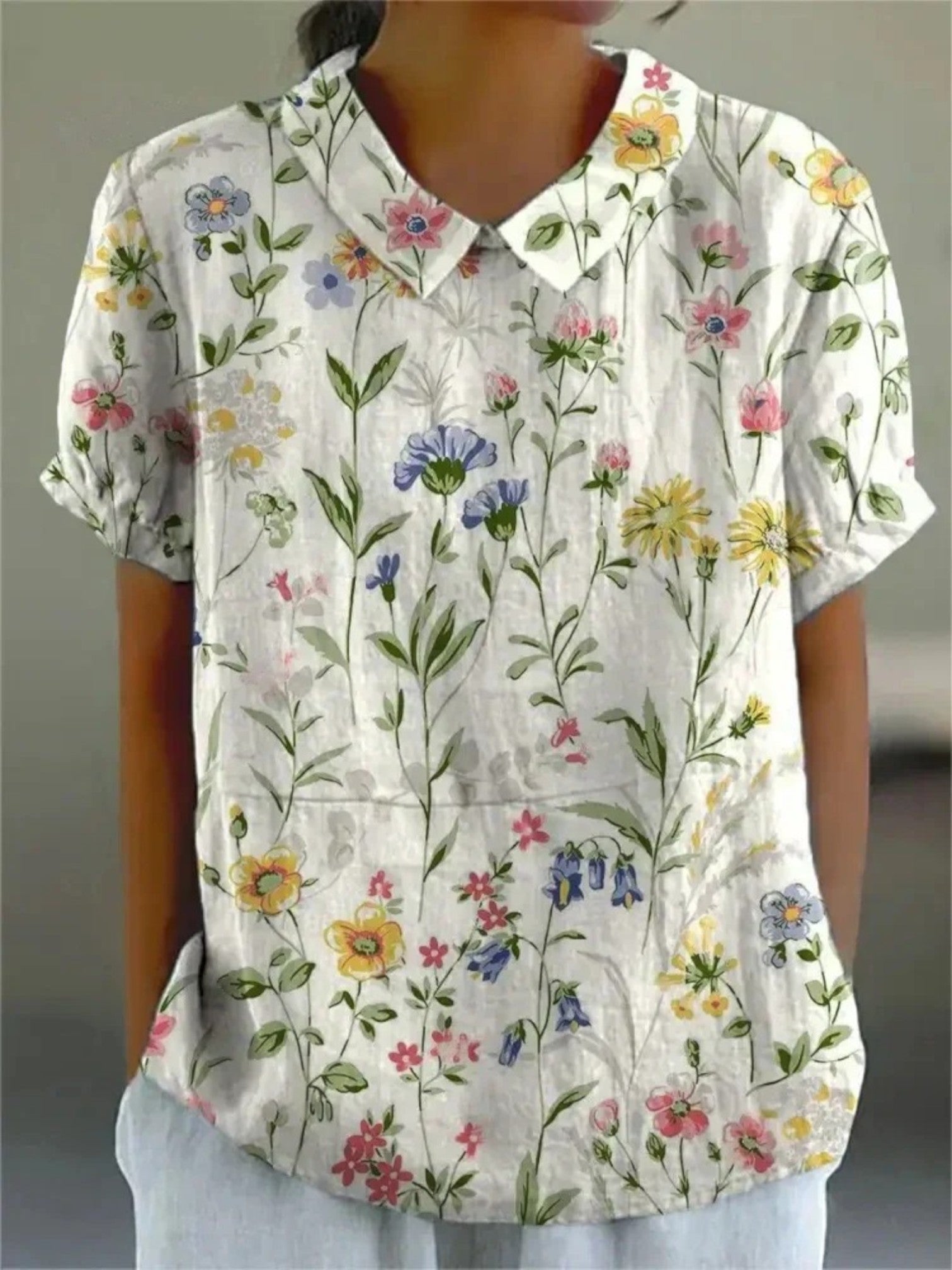 Ayla | Casual Blouse Met Bloemenborduursel | Korte Mouwen