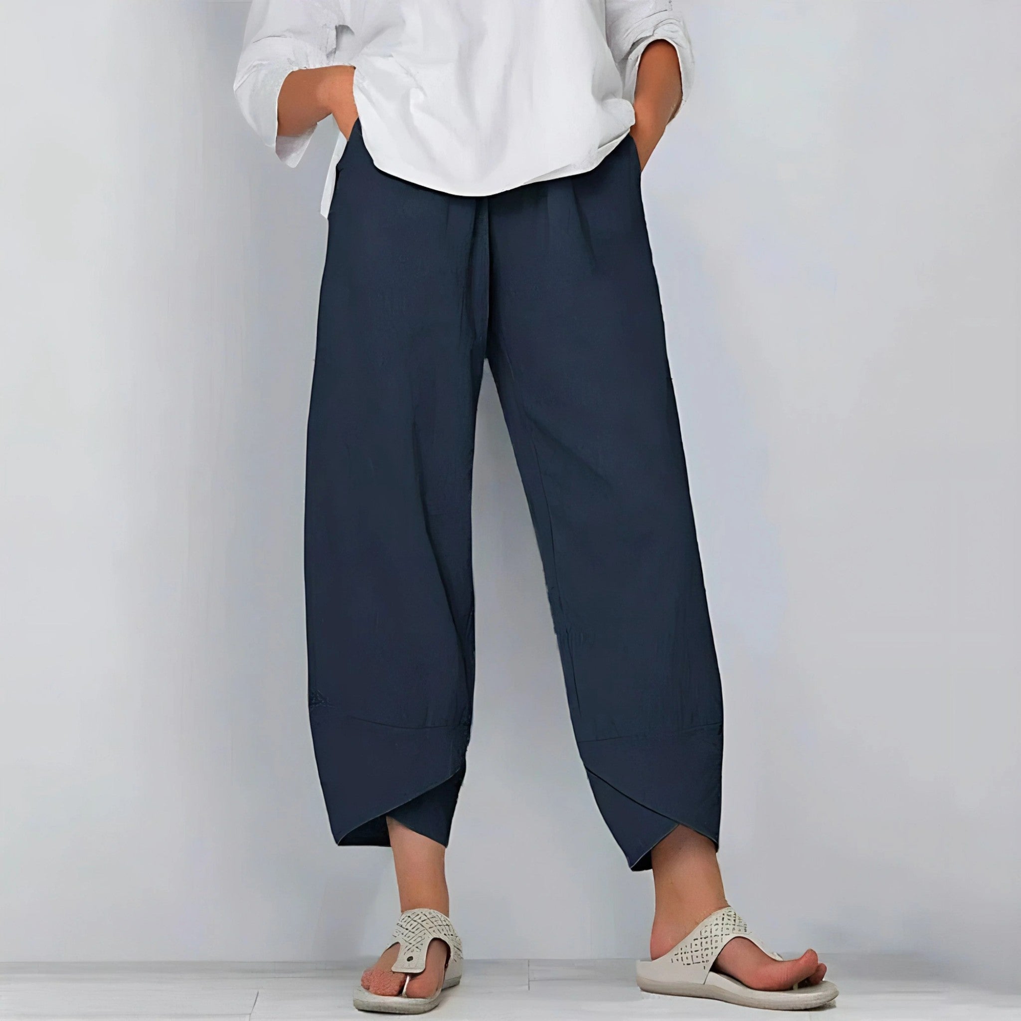 layla-linen-trousers-847270_f7b80873-05c0-4dac-aab3-fe3ab0d4cbfd-Photoroom.jpg