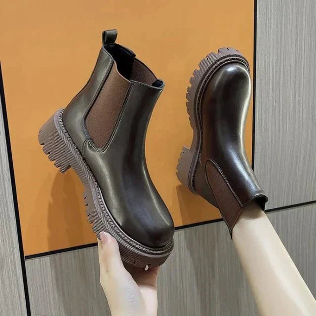 Trendy Zwarte Chelsea-laarzen Voor De Winter | Halfhoog