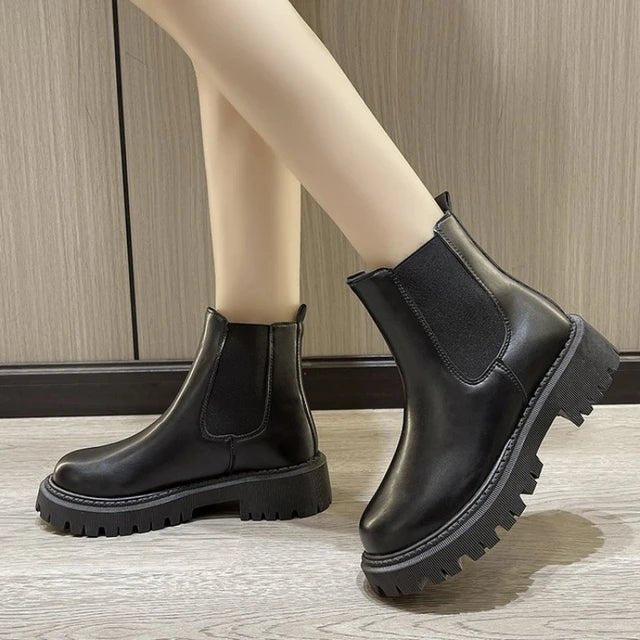 Trendy Zwarte Chelsea-laarzen Voor De Winter | Halfhoog
