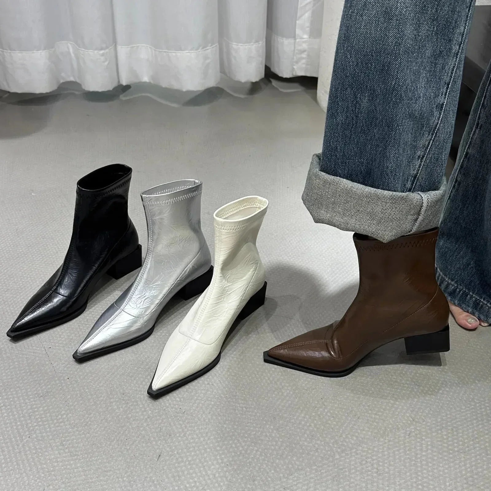 muller-mode-lucille-spitz-zulaufende-stiefeletten-stiefel-braun-8610338.webp