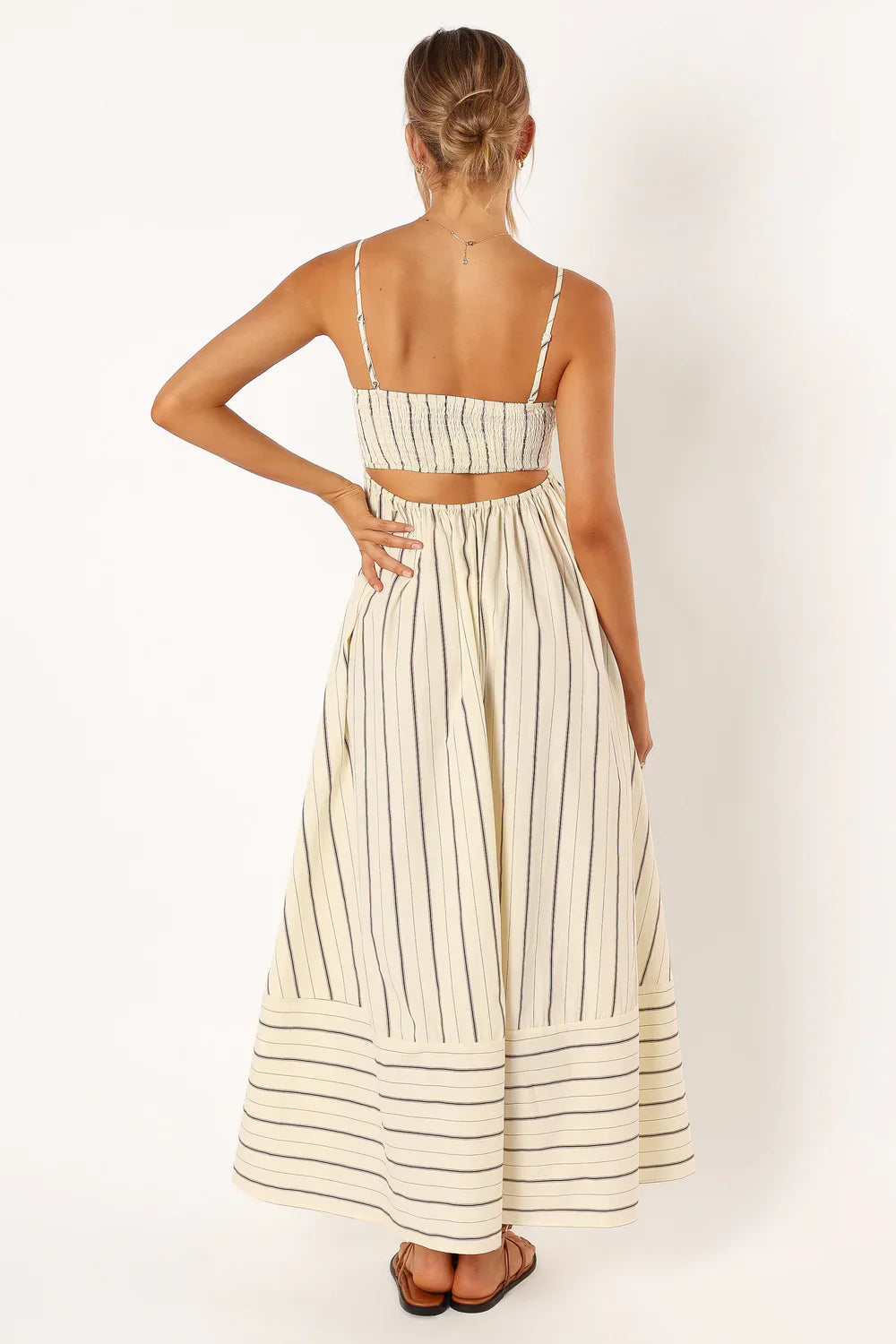 Comfortabele Zomerjurk Met Open Schouders