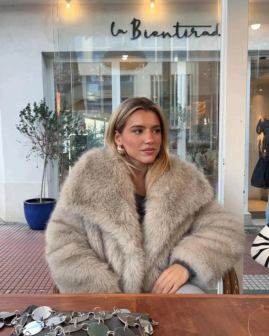 Stijlvolle Korte Winterjas Met Brede Kraag | Open Voorkant