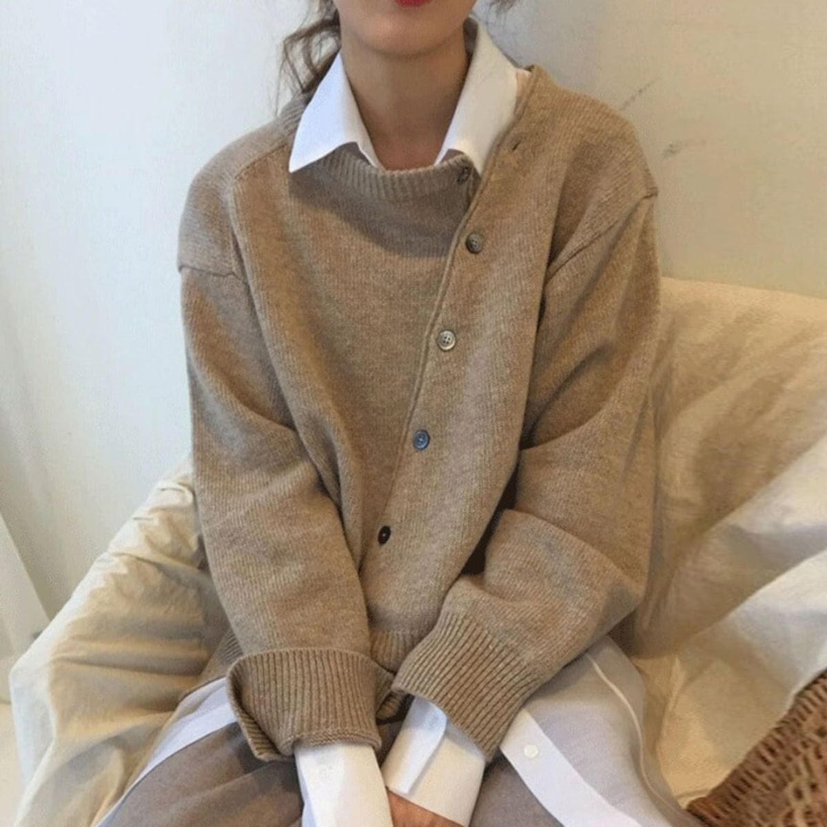 sepino-olivia-komfortabel-sla-om-cardigan-i-kashmir-med-legende-knapdetaljer-52358625952072_e4d7d284-43e5-4156-ae89-be02fcb32bff.jpg