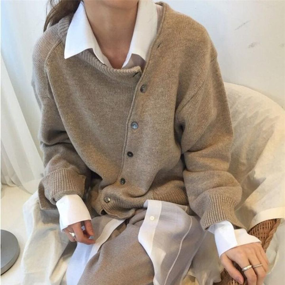 sepino-olivia-komfortabel-sla-om-cardigan-i-kashmir-med-legende-knapdetaljer-52358626017608_669a4499-e5ad-4687-a085-ec7c5977a676.jpg